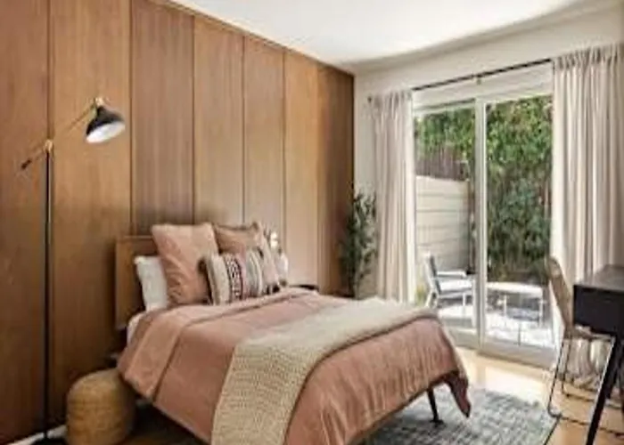 Mid-century W Pool Near El Paseo Shopping Holiday home *