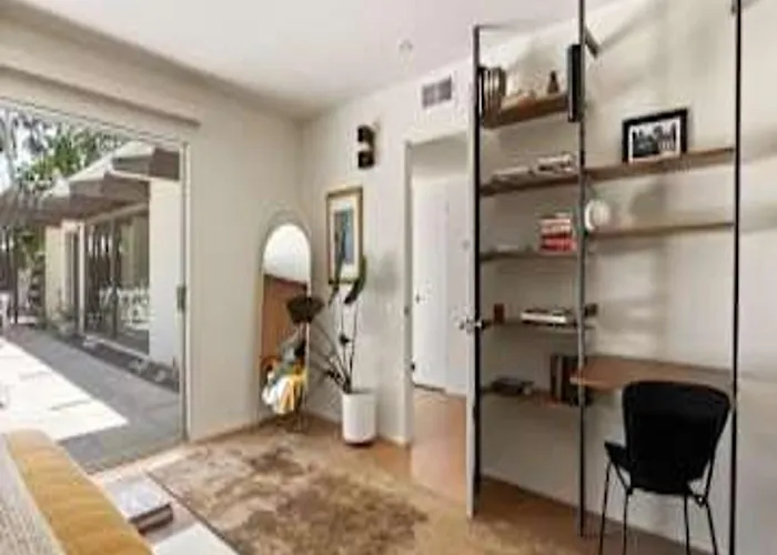 Mid-century W Pool Near El Paseo Shopping Holiday home