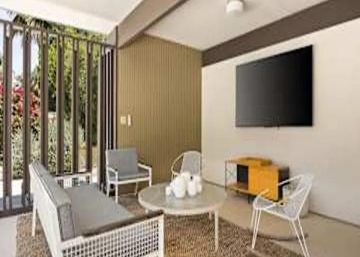 Mid-century W Pool Near El Paseo Shopping Holiday home *