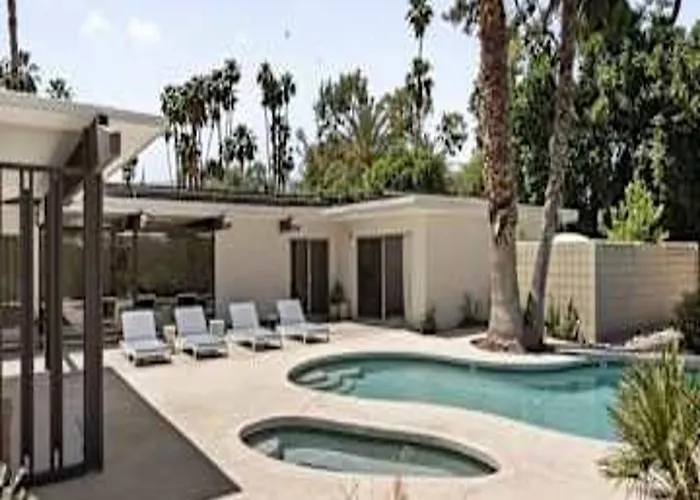 Mid-century W Pool Near El Paseo Shopping Holiday home