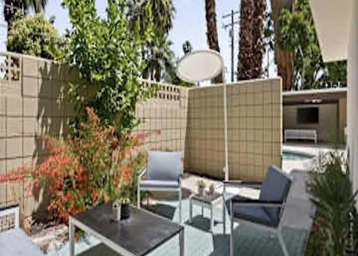 Mid-century W Pool Near El Paseo Shopping Holiday home