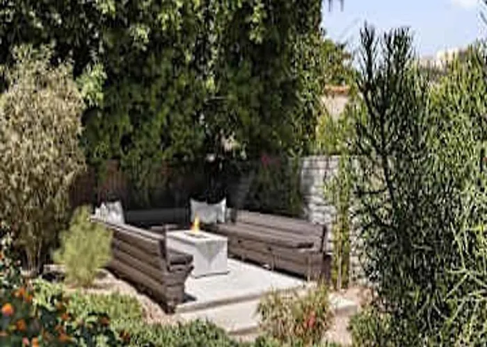 Mid-century W Pool Near El Paseo Shopping *