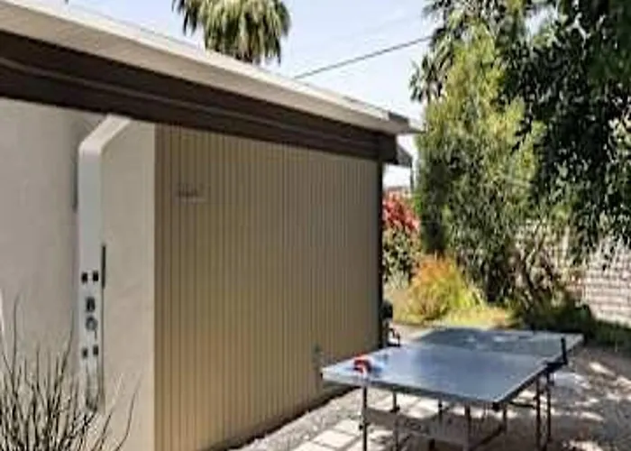 Mid-century W Pool Near El Paseo Shopping Holiday home